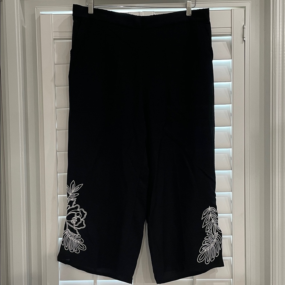 NWT! Ruby Rd. Black Capris Size 16W